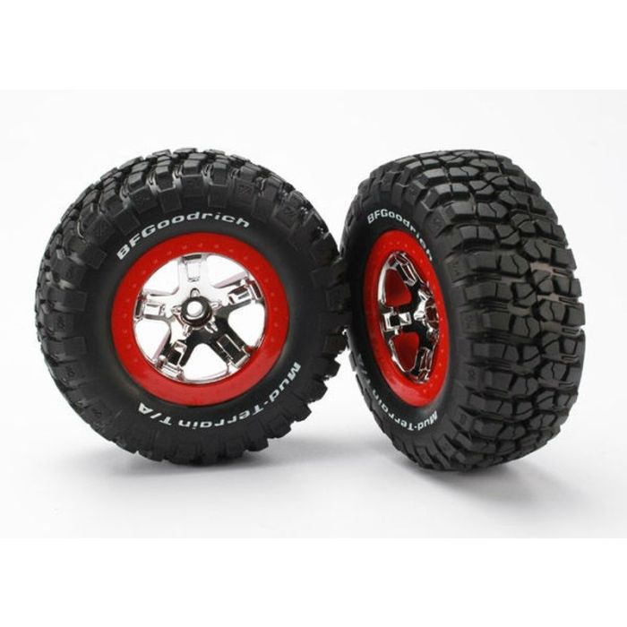 BFGoodrich T/A KM2 banden op velgen chroom/rood voorzijde (2)