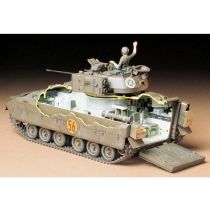 1:35 US M2 Bradley I.F.V (1)